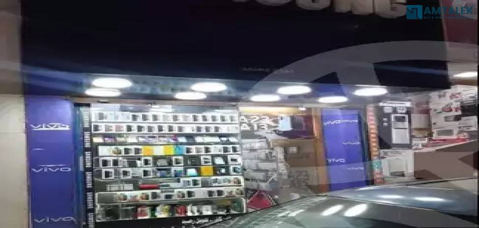 Shop 21m on Central Street - a very rare location