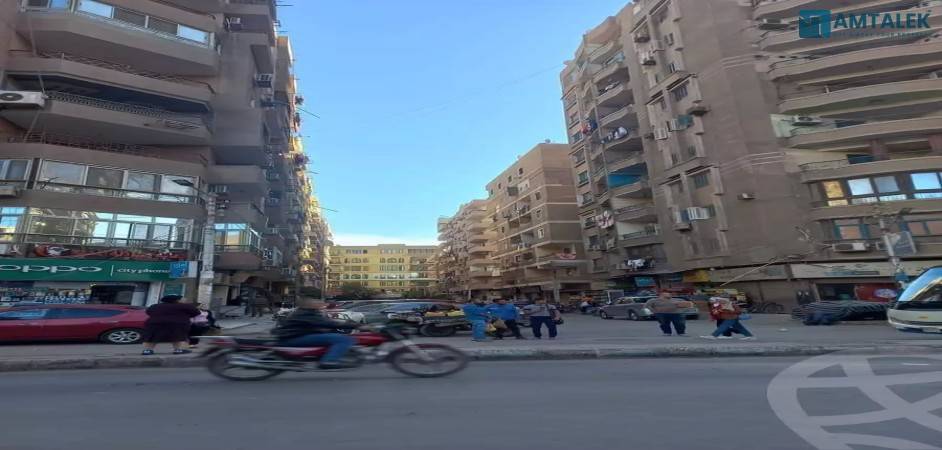 For sale, a valuable family residential building in Shalabi, a distinctive and elegant place