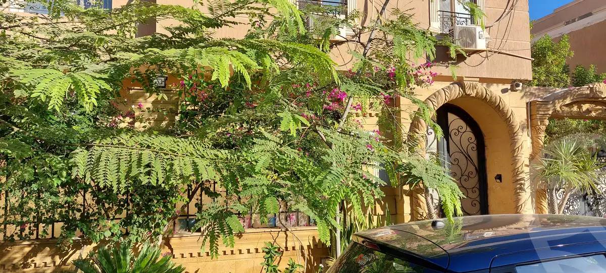 For sale duplex inside the compound of the North Ninety