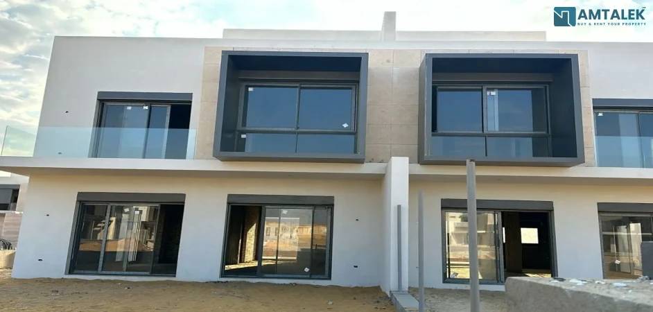 Villa in Karma Gates Compound in Sheikh Zayed, immediate delivery