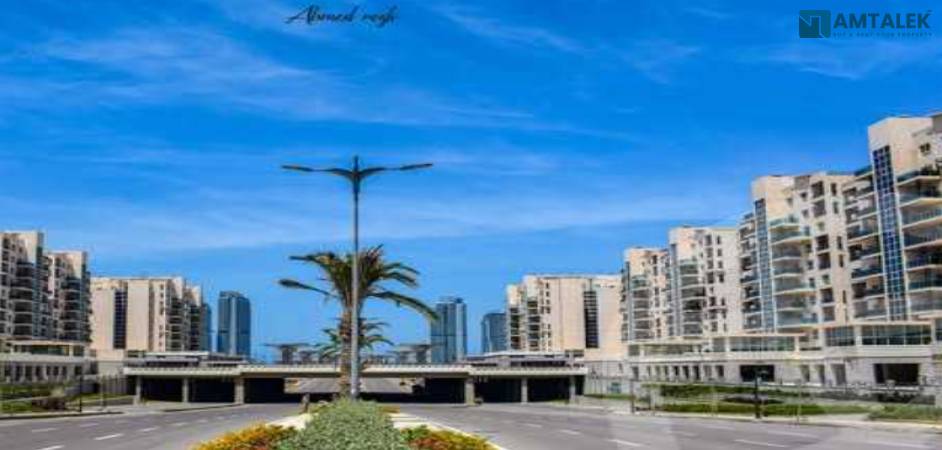 For sale in Downtown New Alamein, 116 square meters, immediate, with a down payment of 275 thousand, with a view of the sea, lagoon, and towers
