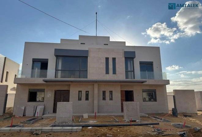 Villa in Karma Gates Compound in Sheikh Zayed, immediate delivery