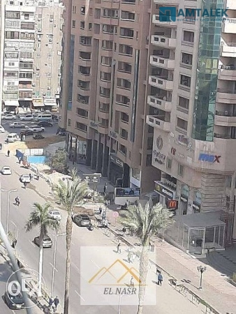 شقة إدارية أو سكنية للإيجار في شارع مكرم عبيد في مدينة نصر (في موقع مميز جدا للشركات) أمام سيتي سنتر بالقرب من تقاطع طريق نصر ومكرم عبيد