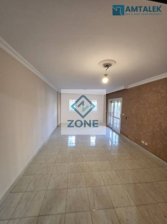 Ground floor apartment for sale with private garden view, three bedrooms and two bathrooms, fully paid.