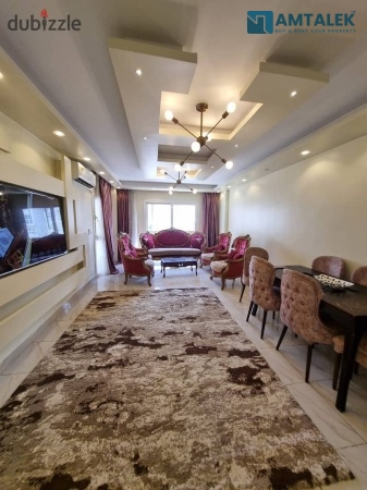 For sale in Madinaty: a 140m apartment in B12, prime condition, next to a seating park.