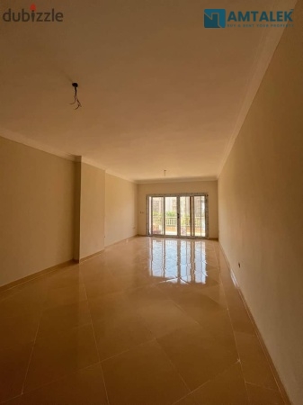 فرصة مميزة للعائلات الكبيرة في Wesal Residence: شقتان متجاورتان