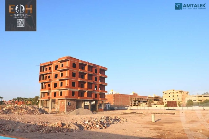 شقة بمساحة ٨٧ مترًا مربعًا للبيع في حي الكوثر الجديد بالغردقة
